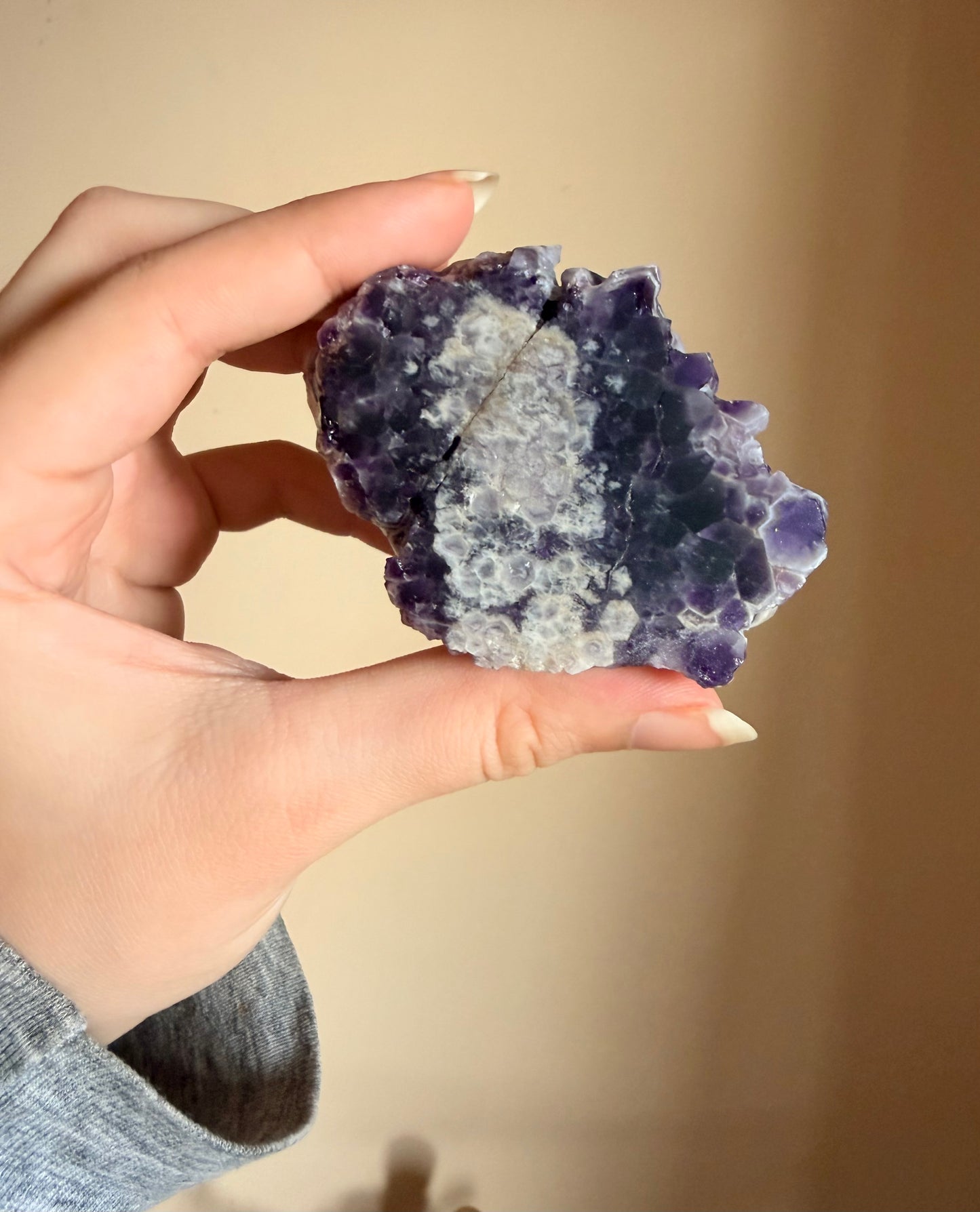 Speciment di ametista chevron, quarzo e calcite