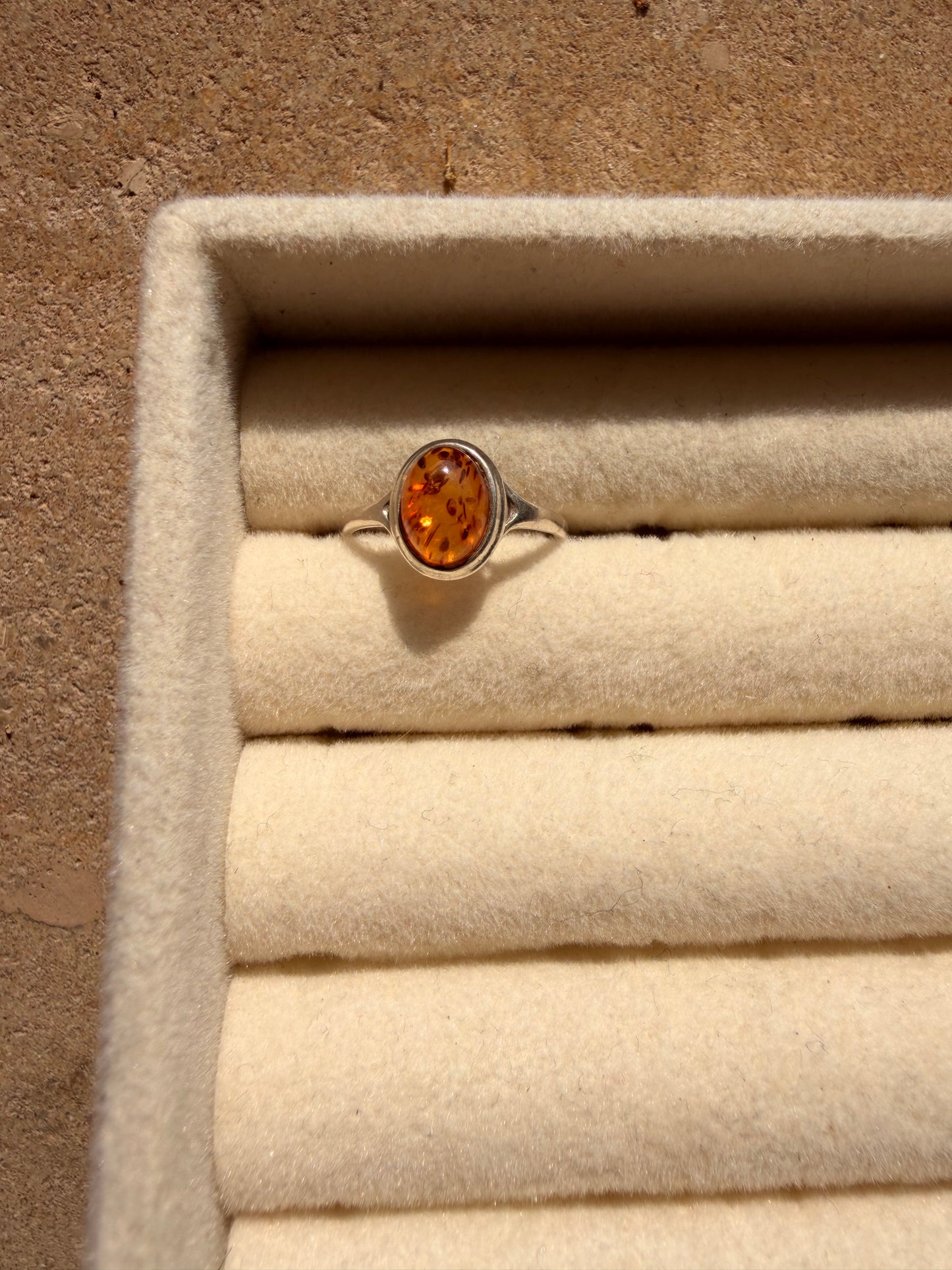 Anello "da mignolo" in ambra e argento 925