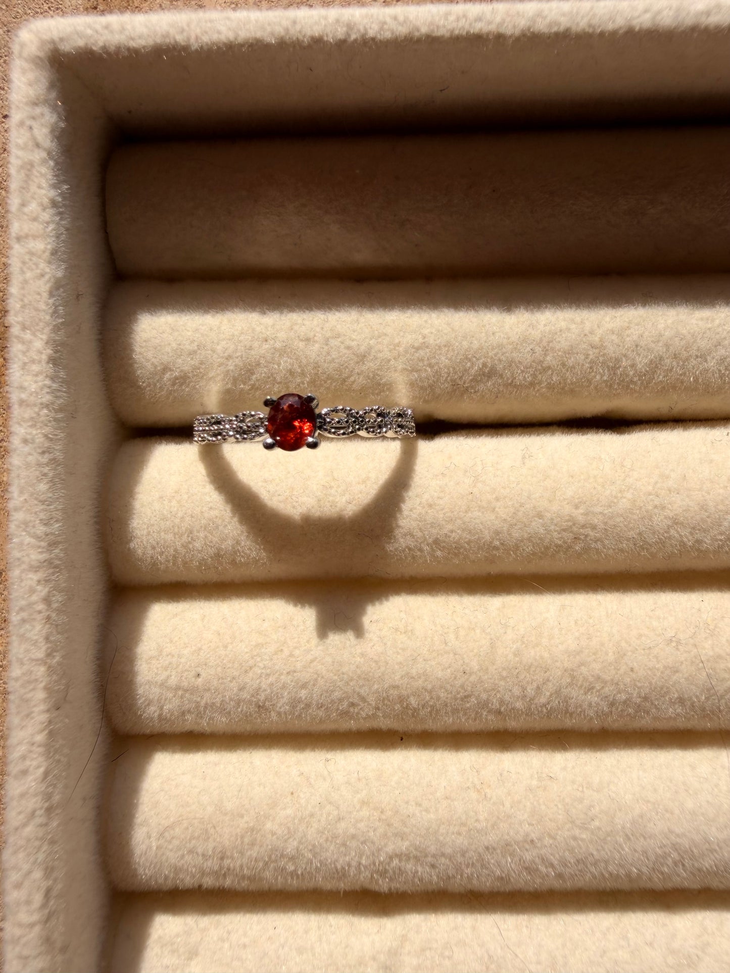 Anello in Granato