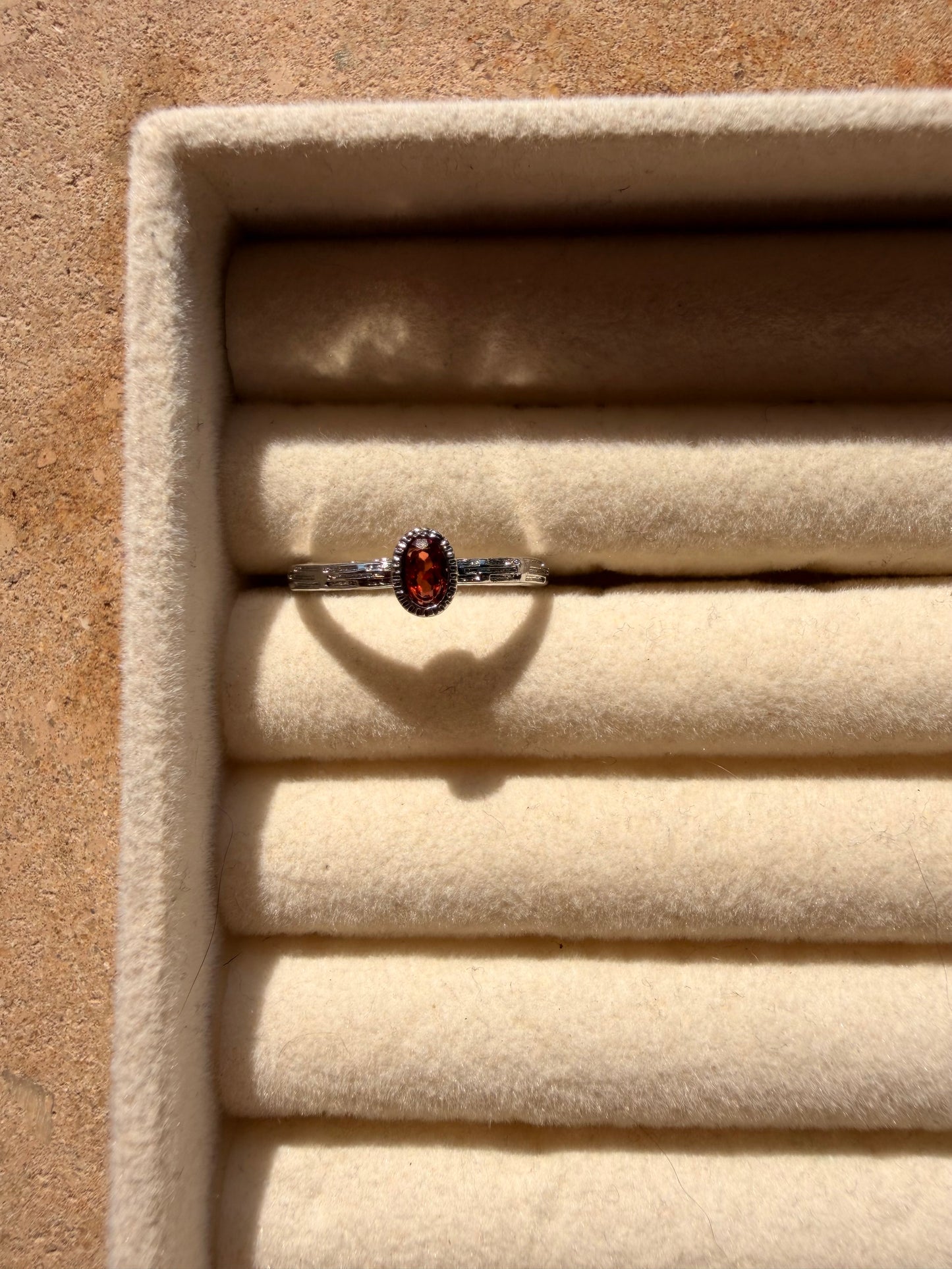 Anello in Granato
